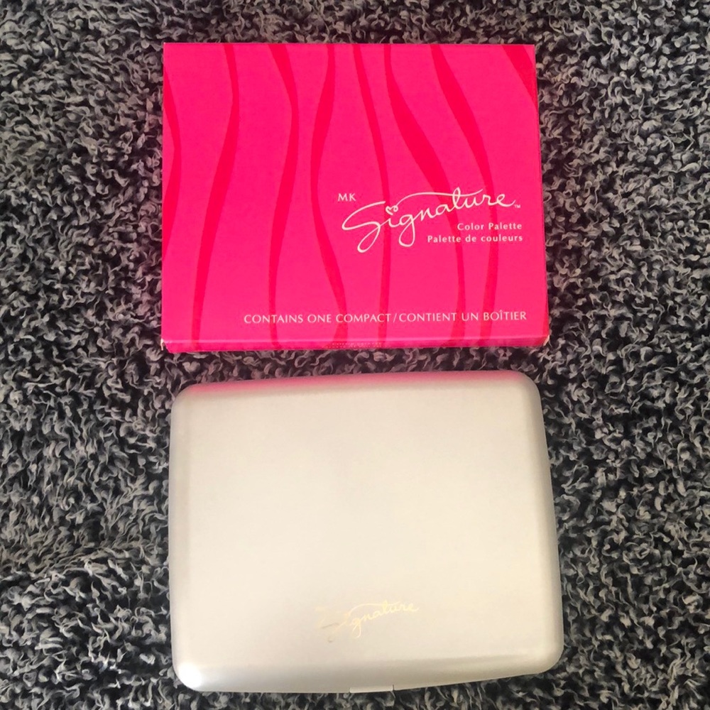 New XL Mary Kay Customizable Compact